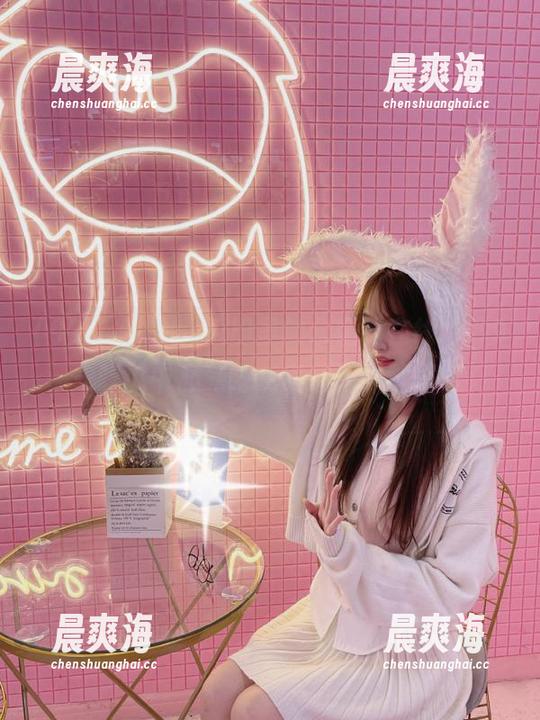 瓜田里的永恒网在线，“92吃瓜中心”陪我度过无聊时光！