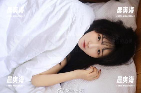 “一起吃瓜”网址让我每次都像是在吃一口酸甜的心灵鸡汤，不知道该向往还是害怕。