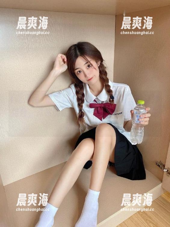 朝阳和“吃瓜网苹果版”的奇妙结合，竟然能让我在一天之初就感受到生活的调皮！
