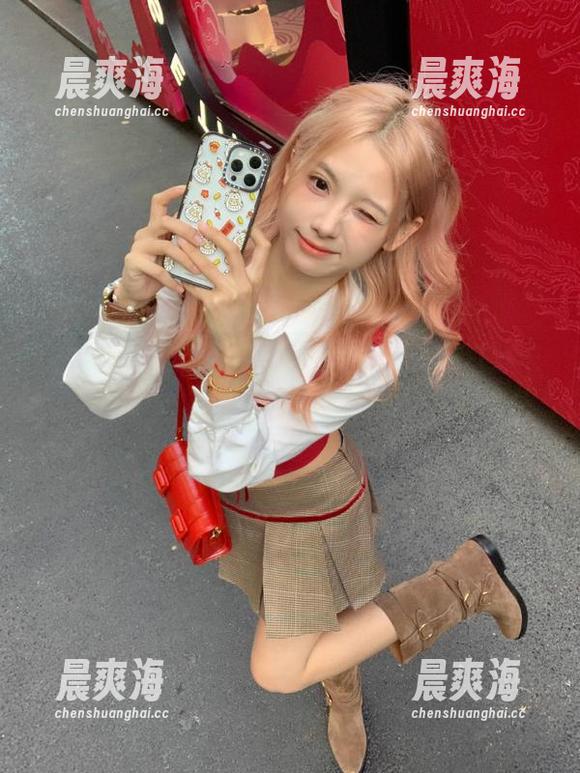 翻了个首页，黑料不打烊卡得让我无语…