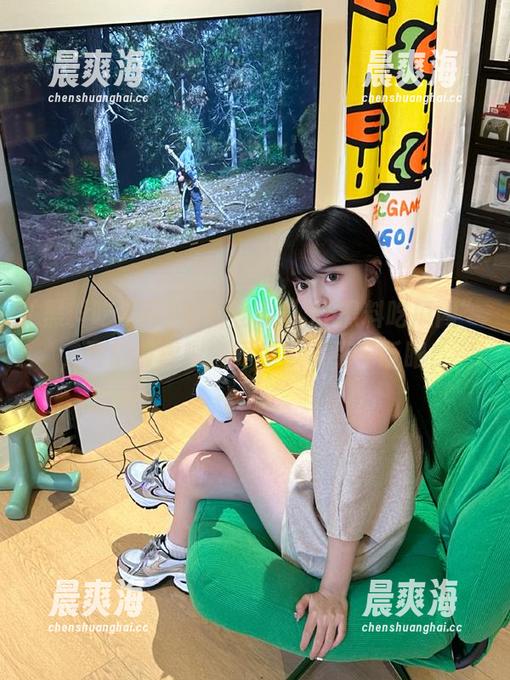 偷偷登录“91黑料吃瓜网”，不想被虚拟世界的瓜吸引了眨眼！