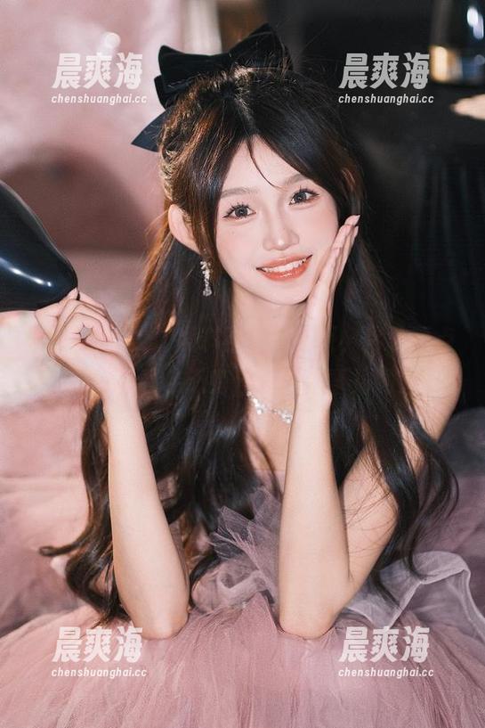 “黑料社区”首页，你敢不点进去看看今天有什么新鲜事儿吗？